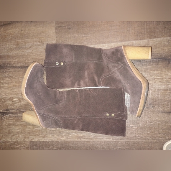 UGG High Healed Boots - Picture 3 of 10